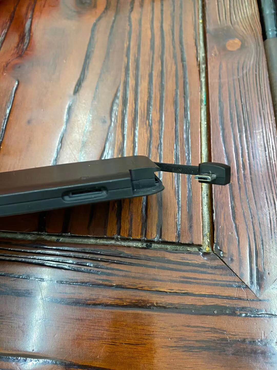 散新充电宝4500ma,带TF卡槽,有OTG和读卡器功能,内置苹果转接头 