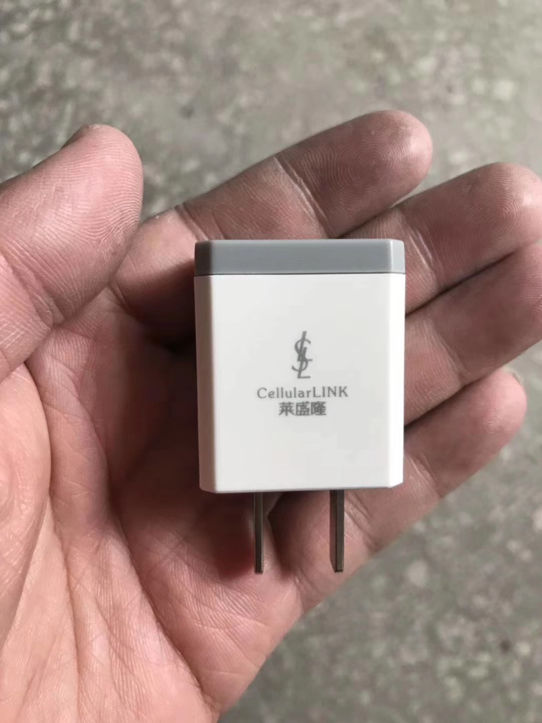莱盛隆品牌，5v1A充电器，1900pcs 